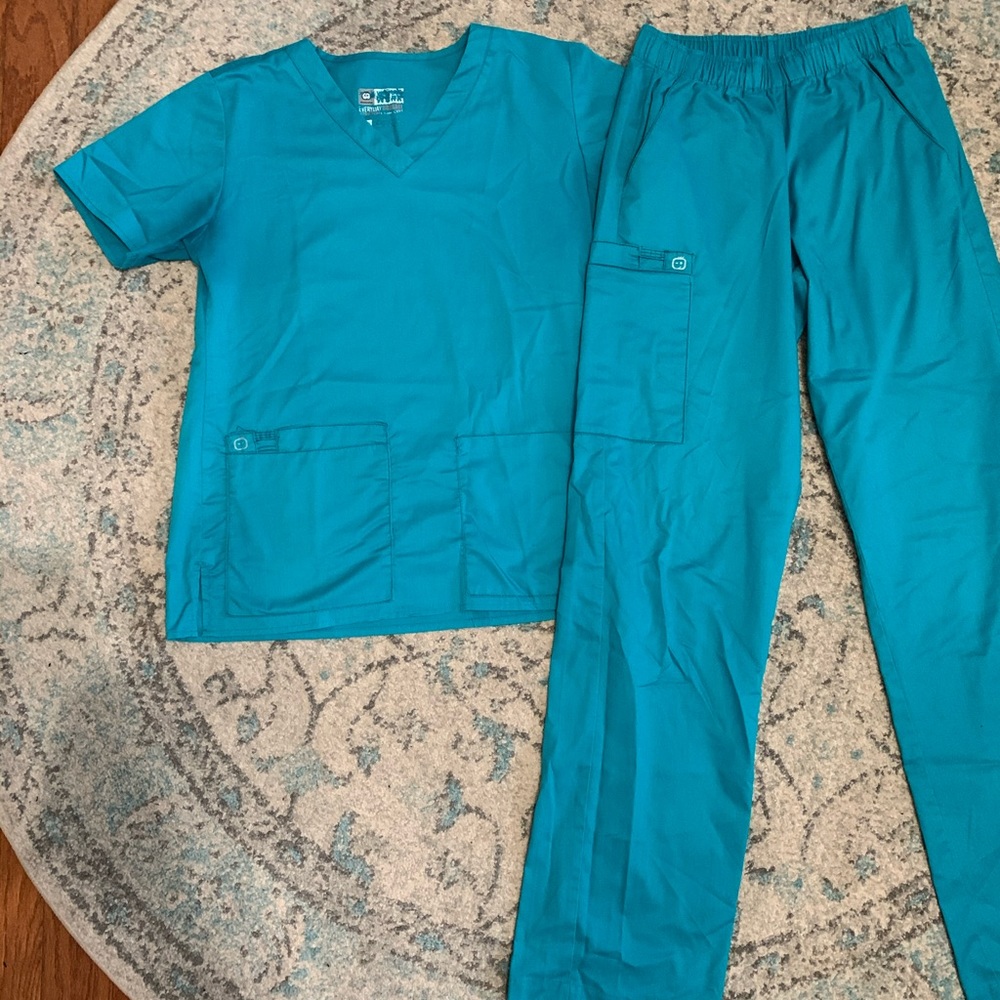 Wonder Works Turquoise scrubs